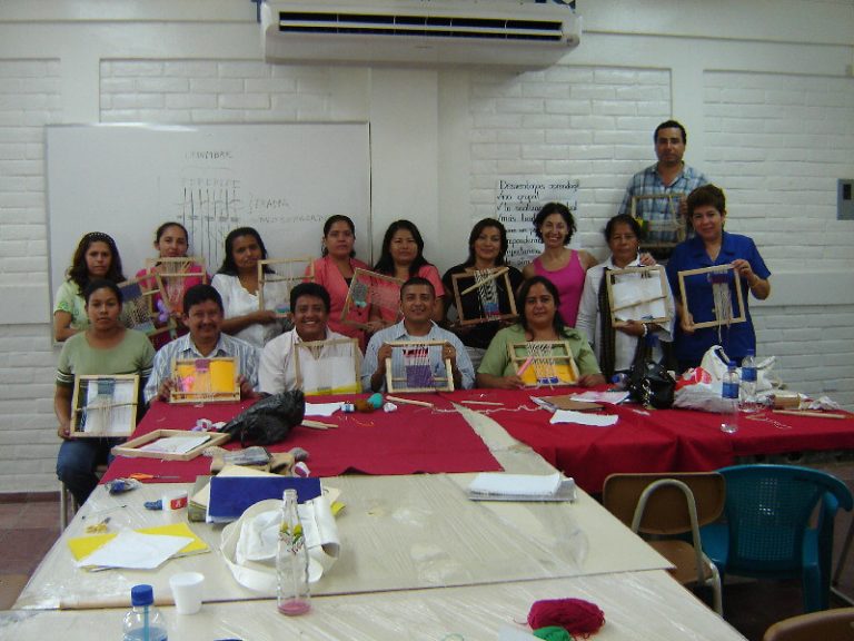 Taller de Textiles dirigido por Ines Talon en la ciudad de Izalco. 2006